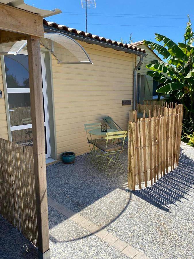 Location de vacances pour 2 personnes, avec piscine ainsi que vue et jardin à Sainte-Soulle - 4