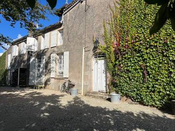 Location De Vacances pour 10 Personnes dans Montagoudin, Région de Langon, Photo 1