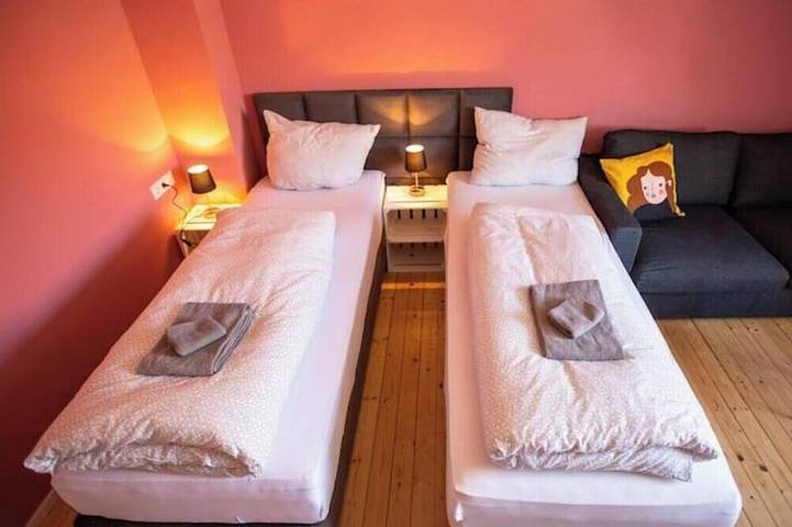Ganze Wohnung, Zentrale Design-Wohnung mit privatem Parkplatz in Würzburg, Fränkisches Weinland