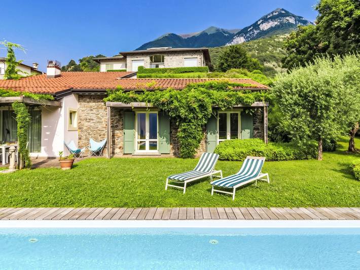 Ferienhaus für 6 Personen, mit Seeblick und Terrasse sowie Garten, mit Haustier