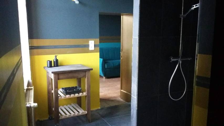 Gîte pour 5 personnes, avec jardin ainsi que jacuzzi et sauna, adapté aux familles à Jullié - 4