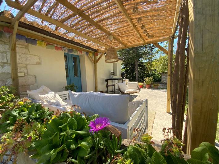 Location de vacances pour 2 personnes, avec piscine ainsi que jardin et terrasse à Pergola