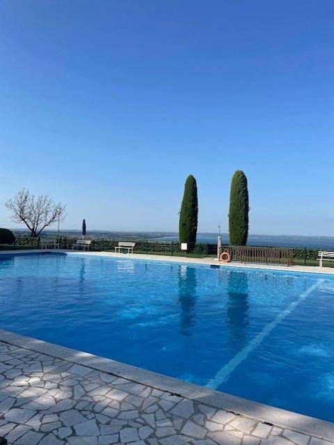 Vakantieappartement voor 4 personen, with uitzicht and terras as well as zwembad in Bardolino