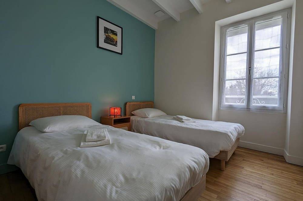 Casa Rural con Piscina Climatizada y Jardín Privado en Vars, cerca de Angulema in Charente
