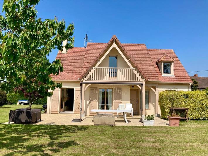 Location de vacances pour 8 personnes, avec vue et jardin à Formigny