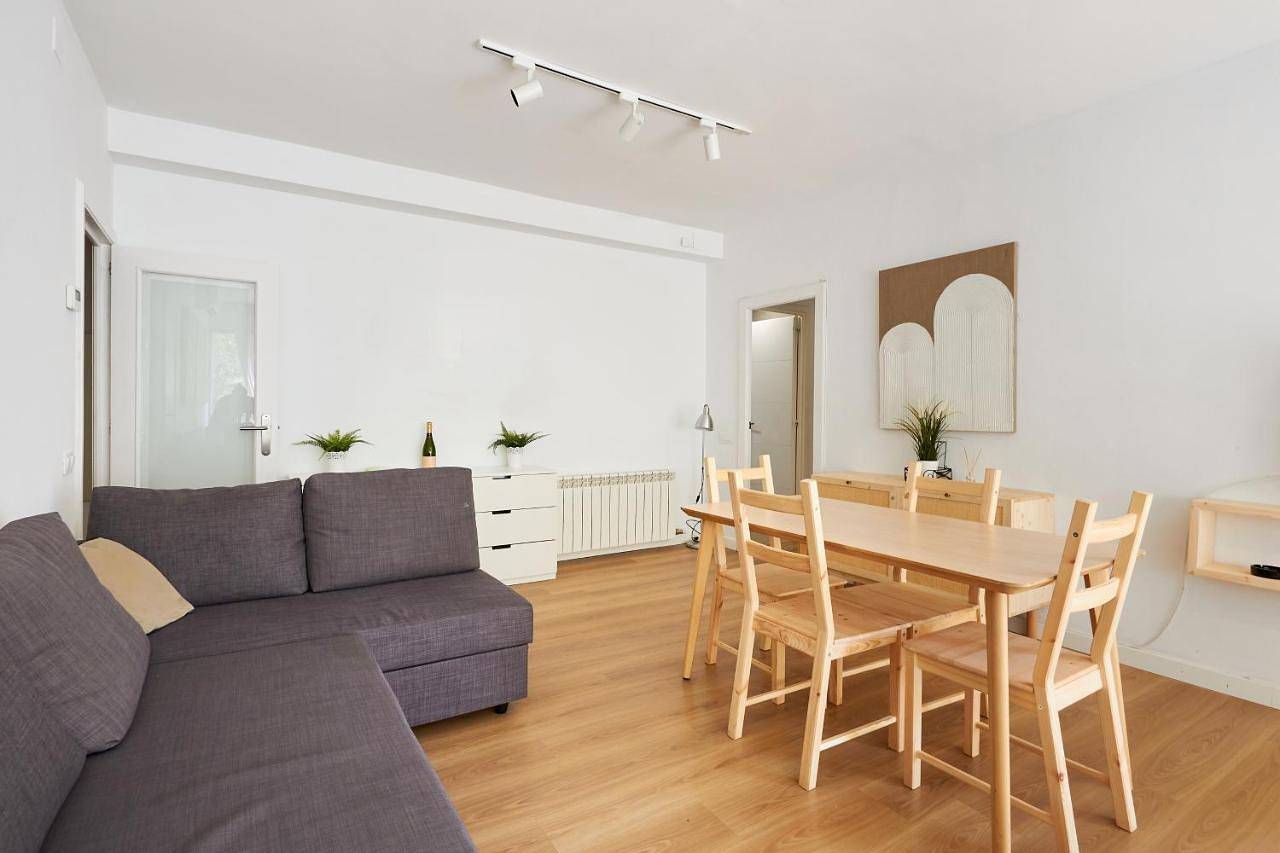 Ganze Wohnung, Three-Bedroom Apartment with Balcony in Barcelona, Barcelonès