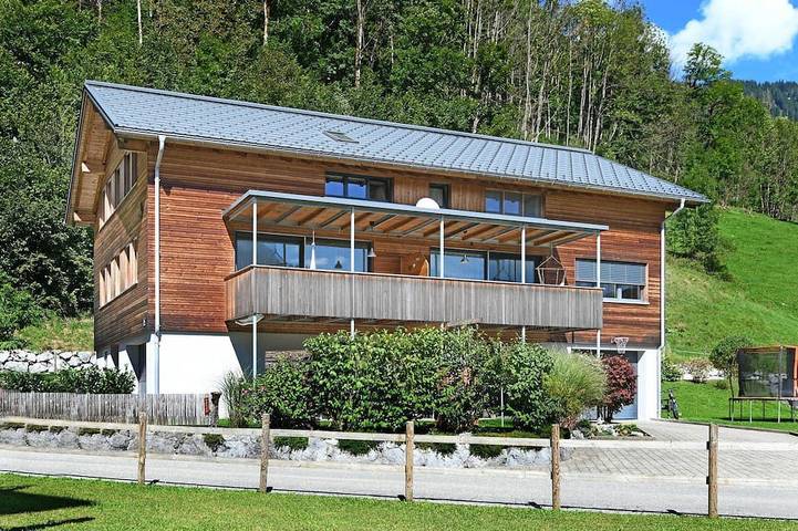 Apartment for 8 people, with terrace and garden in Au