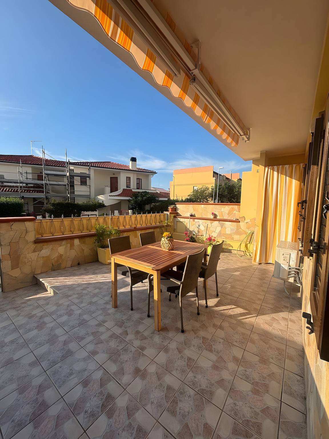 Albachiara am Meer, Haus mit großer Veranda in Porto Torres, Sassari Provinz