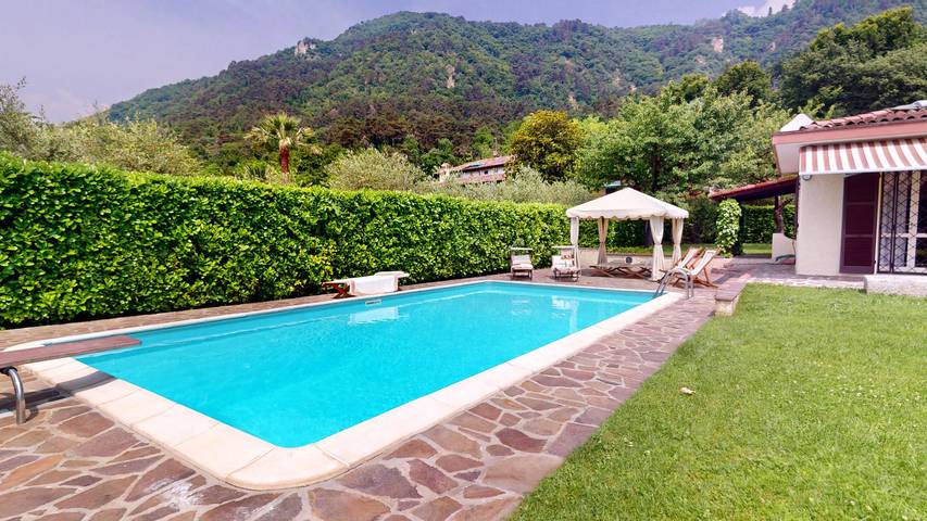 Ferienhaus für 6 Personen, mit Pool und Garten sowie Seeblick, mit Haustier in Gardasee-Lombardei