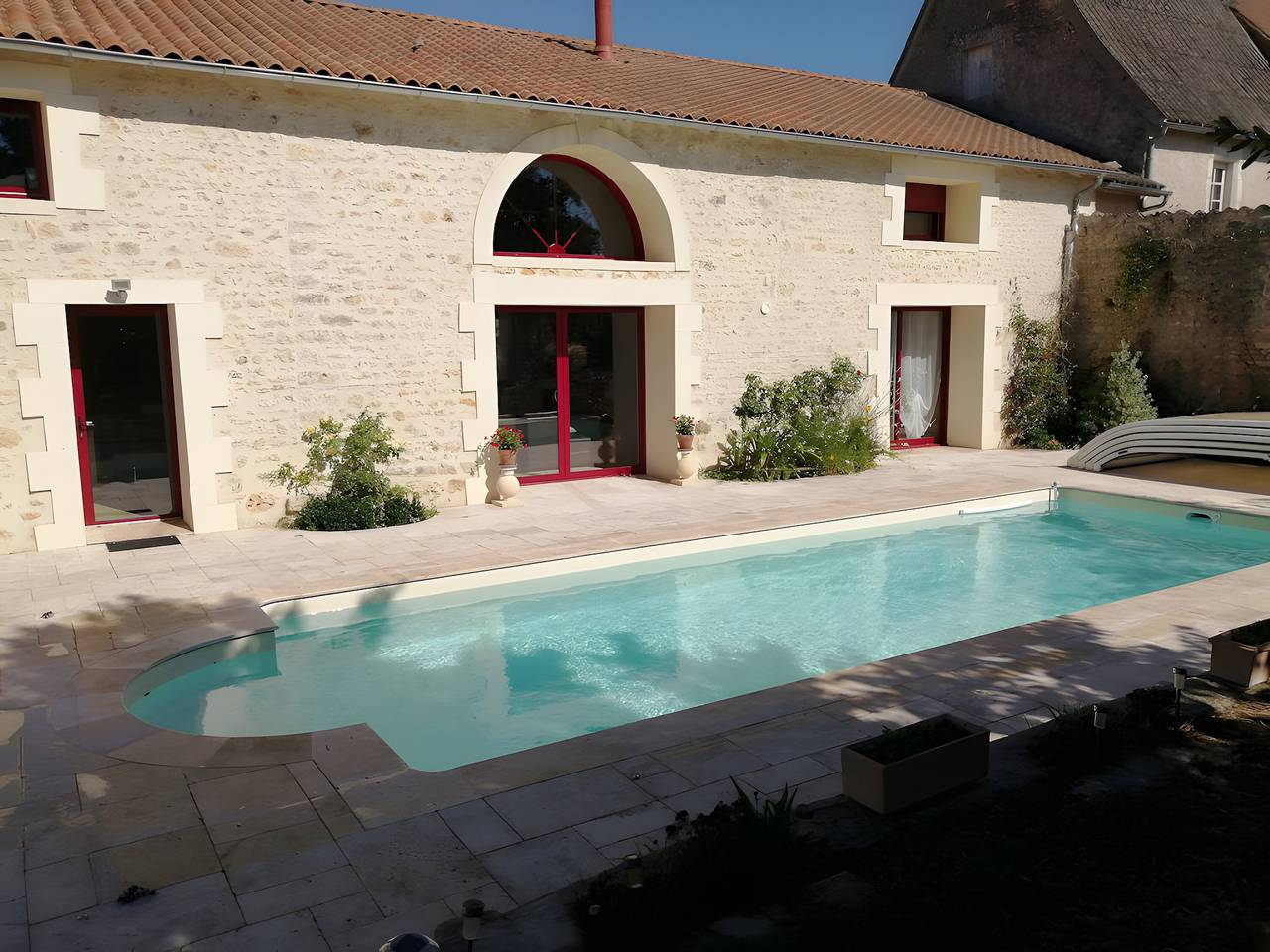 Gîte « À La Tite Boulite » avec piscine partagée, terrasse privée et Wi-Fi in Pouzioux-La-Jarrie, Vouneuil-sous-Biard