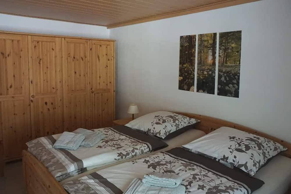 Ganze Wohnung, Geräumige Ferienwohnung mit Balkon und Terrasse in Bad Kötzting, Ostbayern