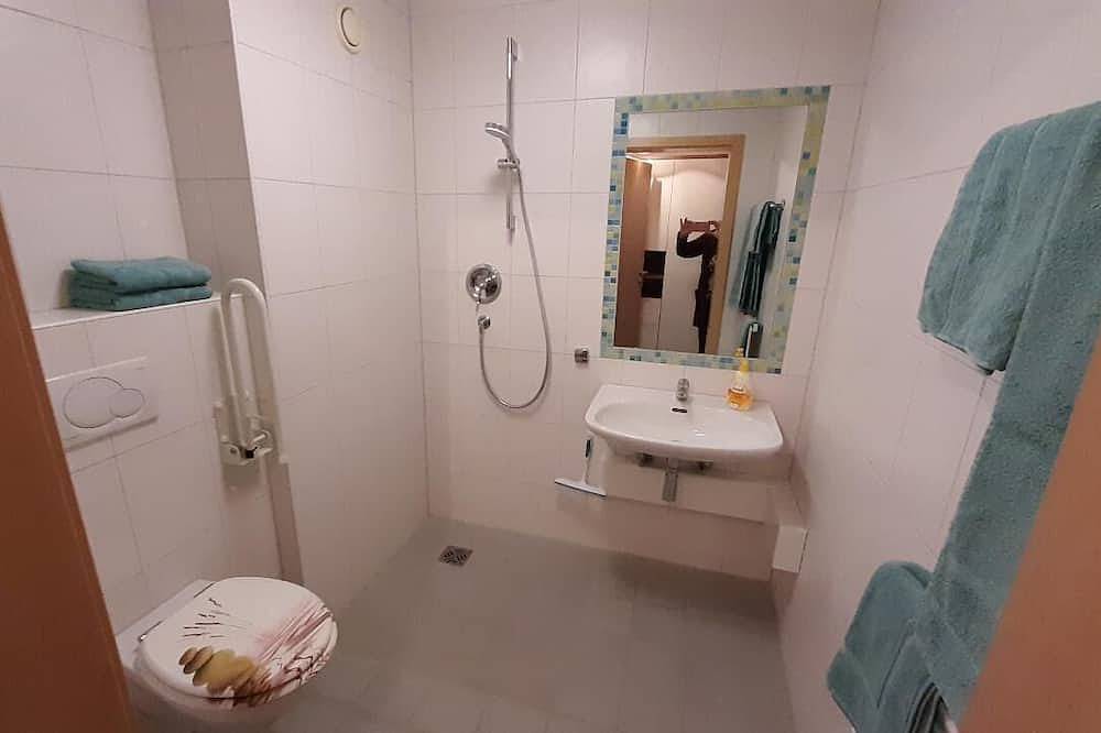 Apartamento inteiro, Cozy apartment (30 sqm) for one person with balcony in Frauenau, Baviera Oriental