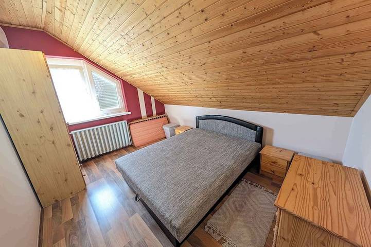 Ganze Wohnung, Ferienwohnung mit Klimaanlage, Wlan und großem Garten in Balatonszarszo, Plattensee Südufer