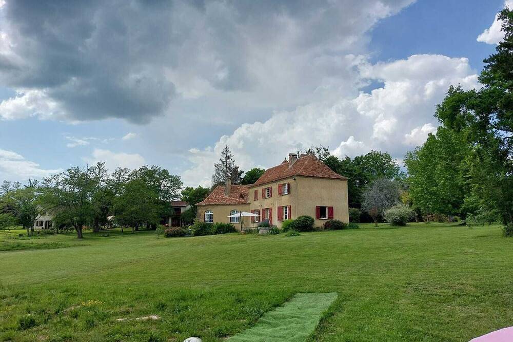 A 10 km de Bergerac, maison de campagne avec piscine et tennis privés in Les Lèches, Périgord Pourpre