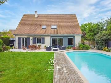 Gîte pour 8 personnes, avec vue ainsi que jardin et piscine à Saint-Pavace