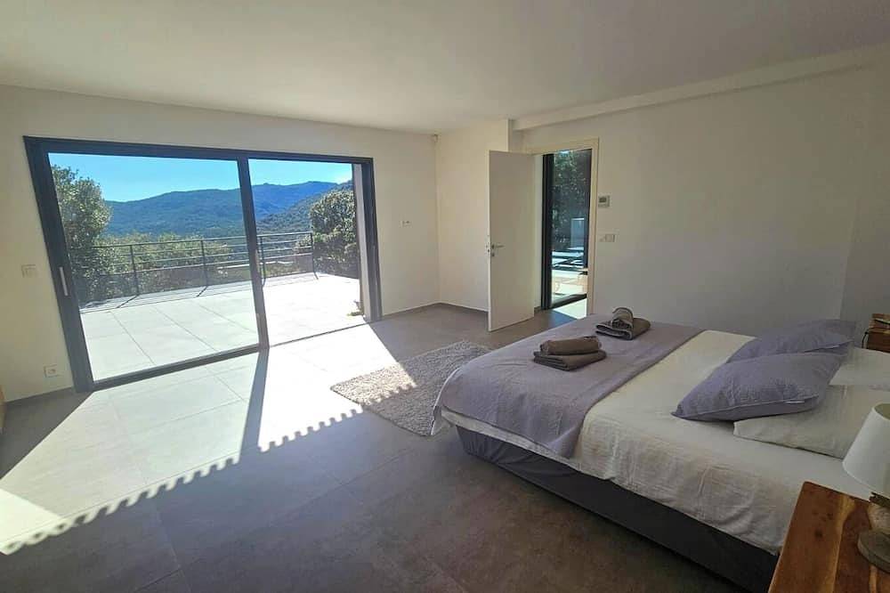 Villa Contemporaine Vue Sur Le Lac De Talza Au Calme Absolu in Figari, Arrondissement de Sartène