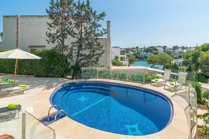 Casa vacanza per 6 persone, con piscina e terrazza nonché giardino in Cala d'Or Marina