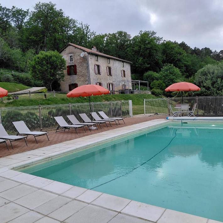 Chambre d’hôte pour 2 personnes, avec Balcon et Terrasse ainsi que Jardin et Piscine dans Moulin de la Veyssiere