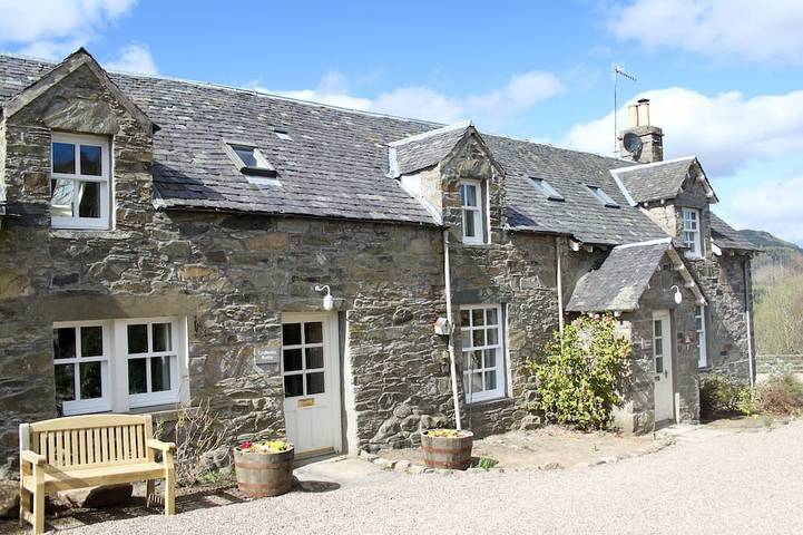 Holiday rental for 2 people, with terrace and hot tub, with pets in Aberfeldy