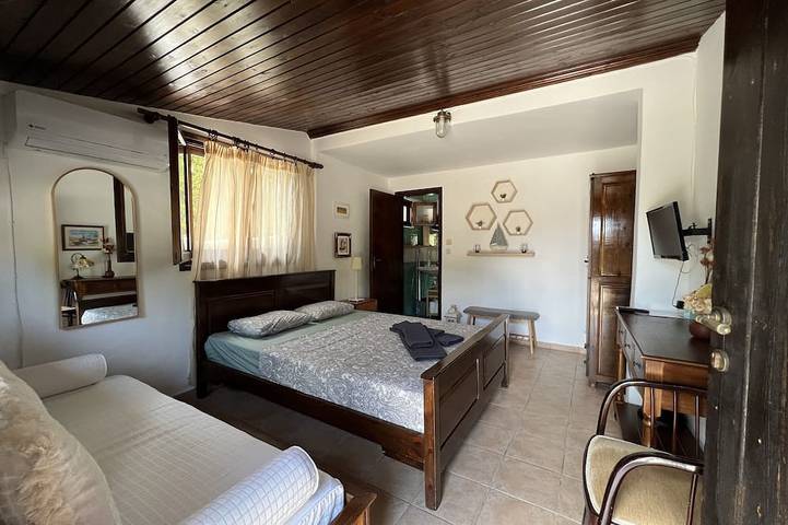 Private house and garden, spacious with sea view in Ormos Panagias, Sithonia Peninsula