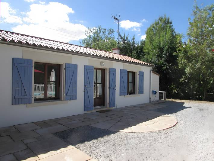 Un cocon douillet, pour 2 personnes, un refuge parfait dans le marais Poitevin, entre océan et terre in Nalliers, Fontenay-le-Comte