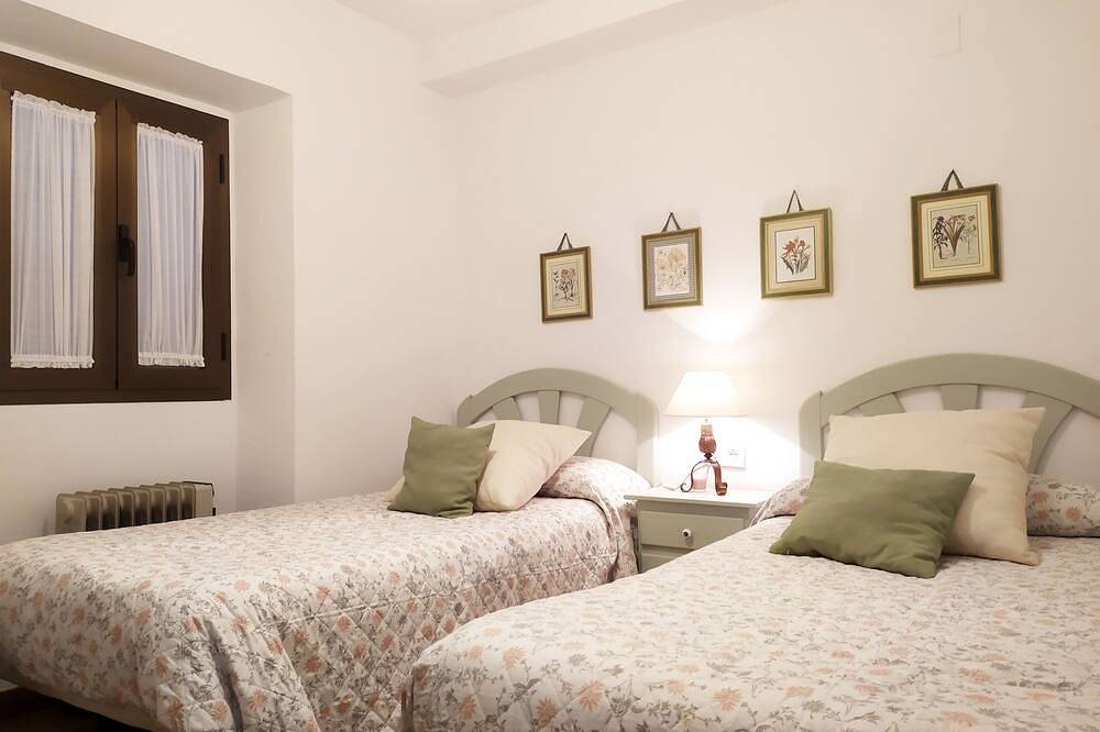 Rural house in Sierra de Aracena, you will enjoy the comfort, nature and calm. in Corterrangel, Aracena