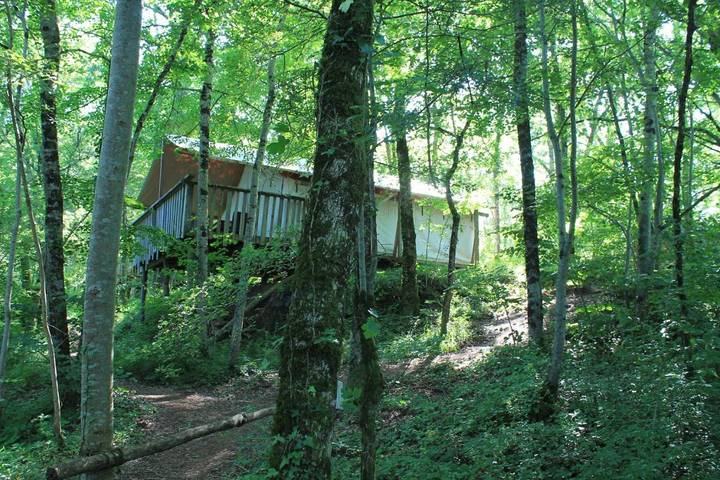 Tente pour 4 personnes, avec terrasse et jardin ainsi que piscine et vue dans l' Aveyron - 3