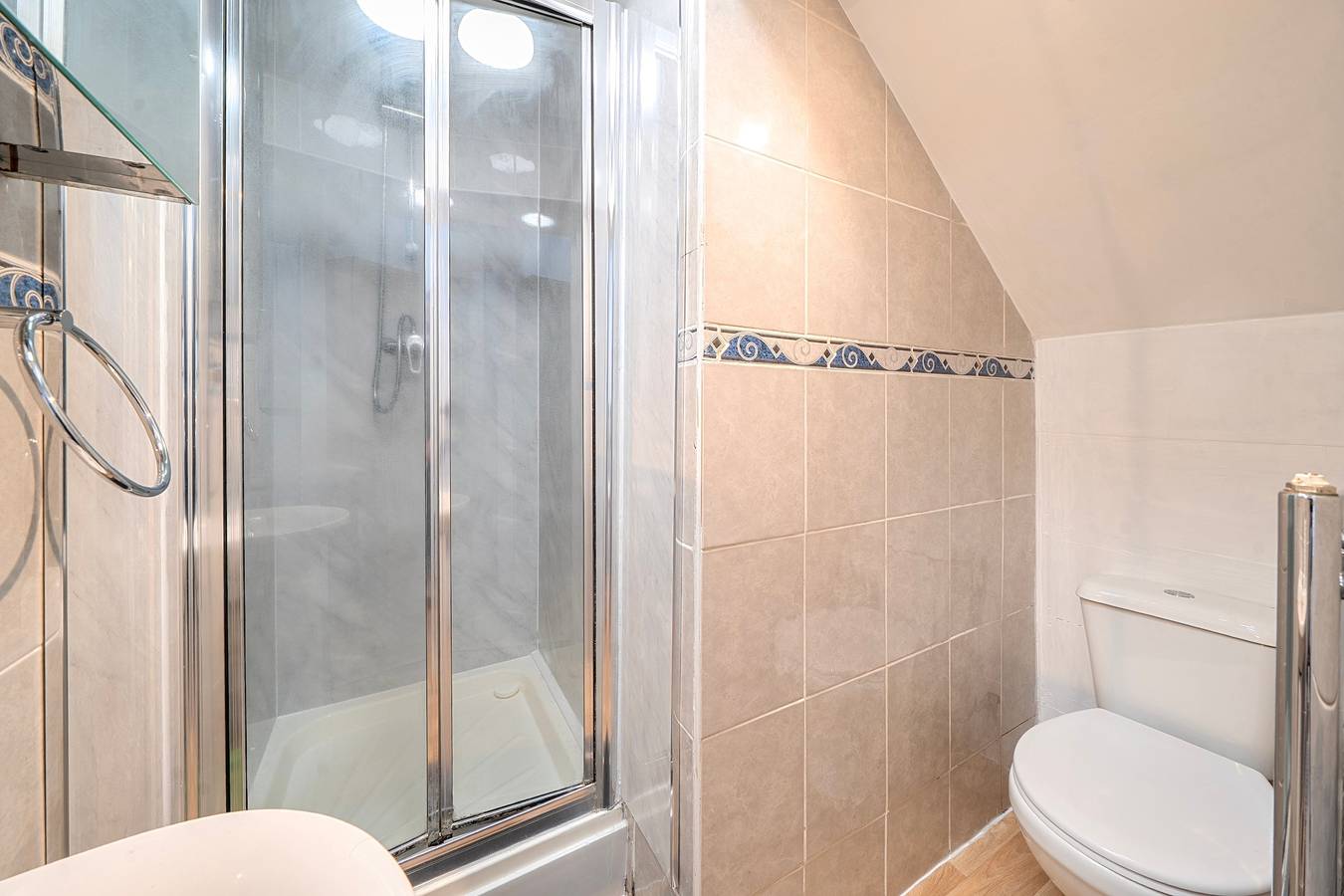 Near Airport - Pets - Parking - Wifi - Sleeps 2 in Hounslow, Londra