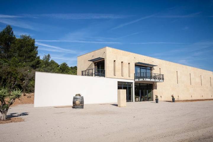 Gîte pour 3 personnes, avec jardin ainsi que vue et terrasse à Agel