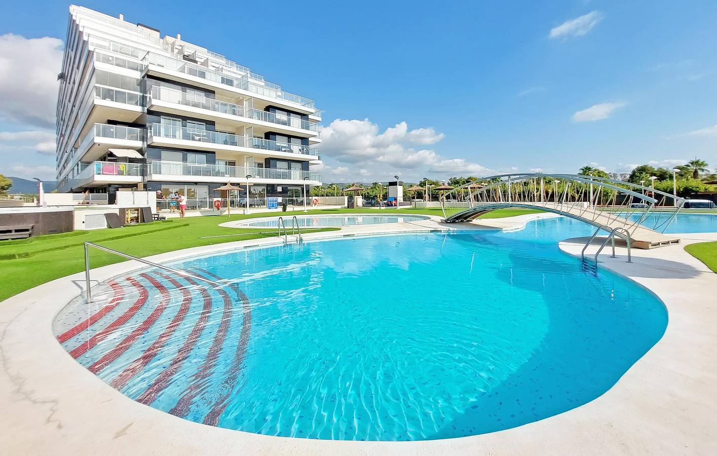 Apartamento vacacional entero, Encantador apartamento de 2 dormitorios con piscina, garaje y terraza cerca de Playa Cudolà in Cabanes, Costa del Azahar