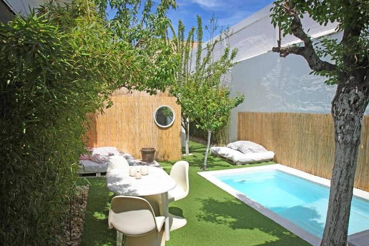 Villa pour 3 personnes, avec Balcon ainsi que Terrasse et Piscine à Barcelone - 2