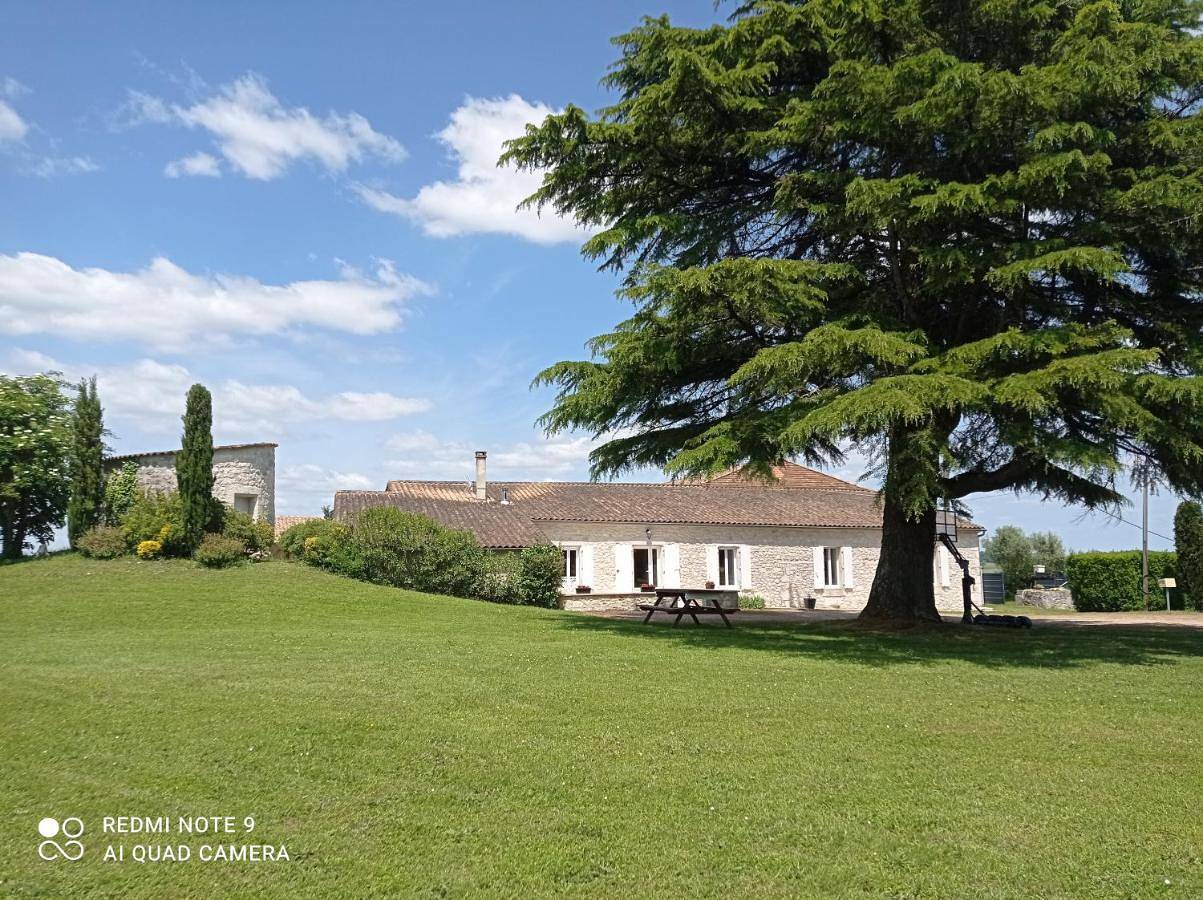Three-Bedroom Villa in Saint-Jean-de-Duras, Région de Marmande