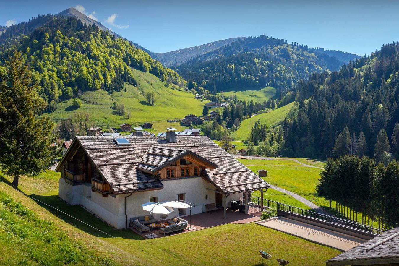 Superb luxury chalet near ski lifts - with sauna, hot tub - Ovo Network in La Giettaz, Albertville region