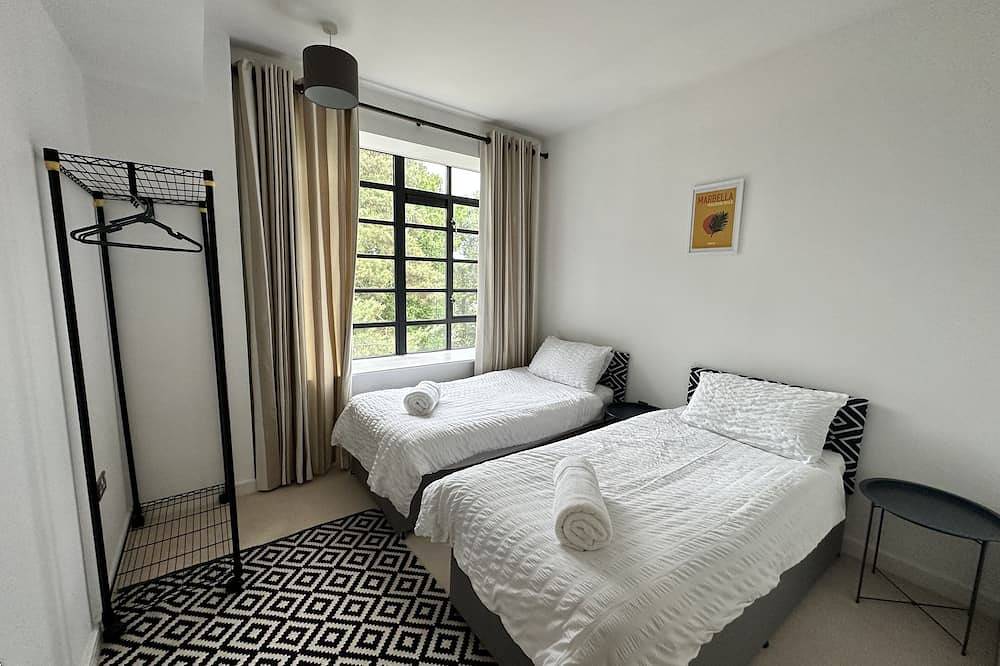 Geheel appartement, Travaal.com - Free-Wifi-Netflix-Parking - 2 Bedroom Apartment - Farnborough in Rushmoor, Hampshire
