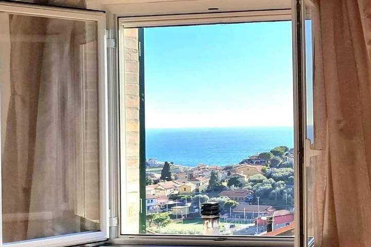 Location de vacances pour 4 personnes, avec terrasse à Pompeiana