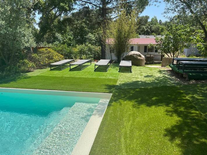 Location de vacances pour 4 personnes, avec vue et jardin ainsi que terrasse et piscine à Sotta - 4