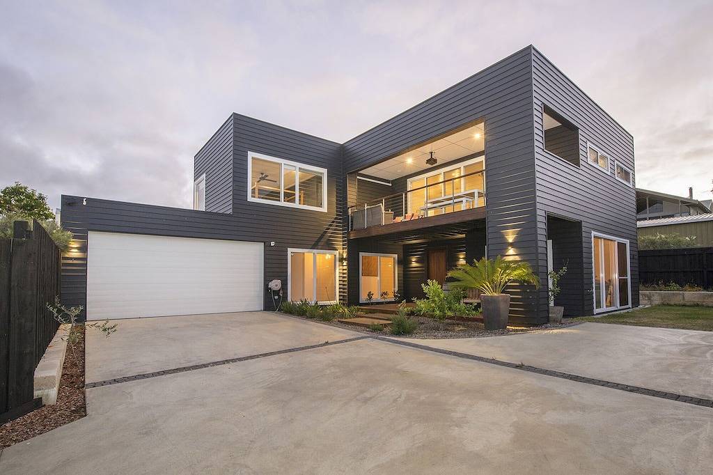 Maison Bleue Ocean Views and Beachside Family Fun in Dunsborough, Western Australia