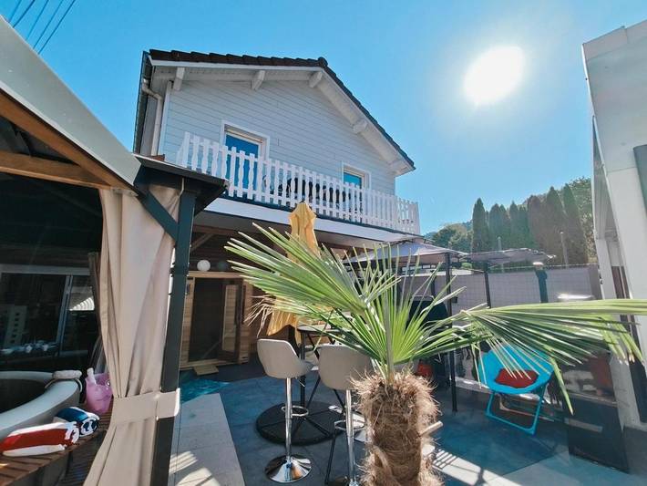 Gîte pour 8 personnes, avec Balcon et Jacuzzi ainsi que Terrasse et Sauna à Dommartin-lès-Remiremont