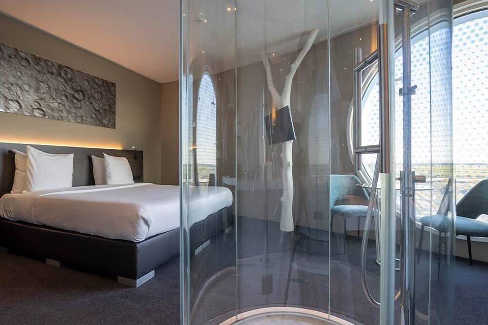 Scenic Urban Stay | Near Keukenhof, Tulip Fields & De Hoge Dijk Golf in Zuidoost, Nordholland