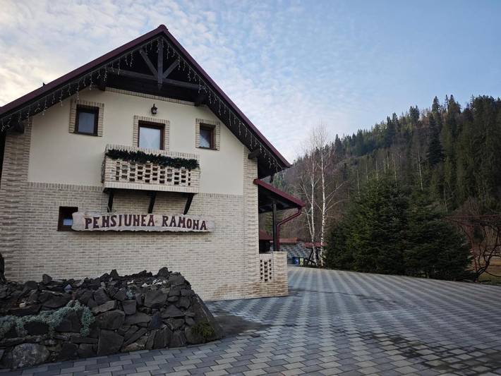 Maison d’hôte pour 4 personnes, avec Balcon et Terrasse ainsi que Jardin et Bassin pour enfant dans Sucevița