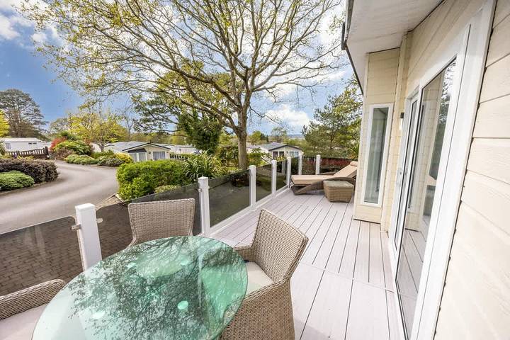 Lodge for 6 people, with balcony/terrace and pool, with pets in Poole
