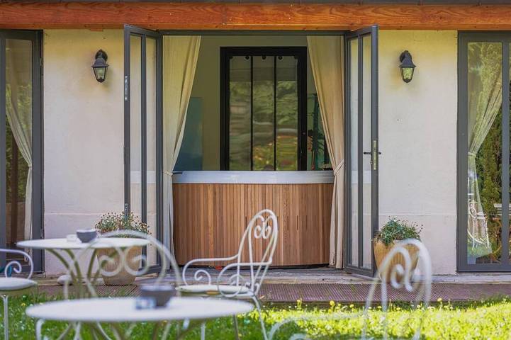 Apartamento entero, La Cabane Du Trappeur   Lyon Country House in Caluire-et-Cuire, Lyon region