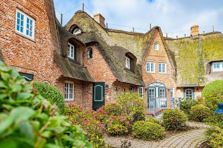 Ganze Wohnung, Zentrale 2- Zimmer- Ferienwohnung unter Reet in Alt-Westerland in Westerland, Sylt (Gemeinde)