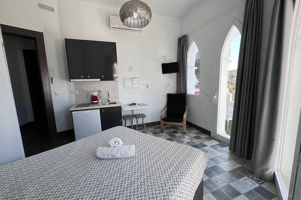 Hel leilighet, Studio med stor terrasse og fjellutsikt in Arenas, Málaga Provinsen