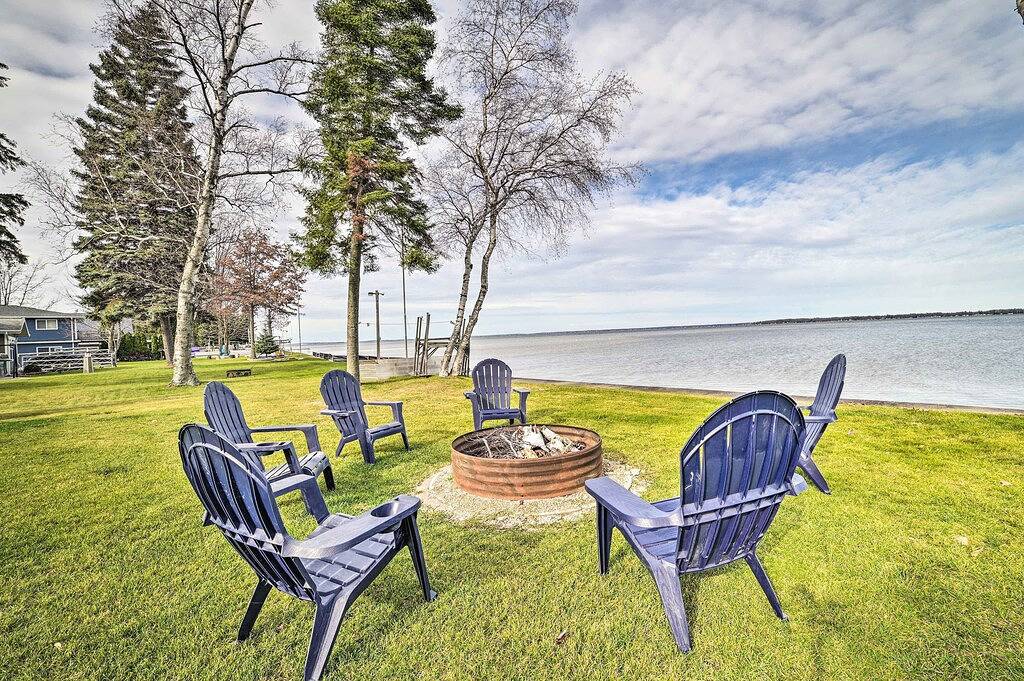 Houghton Lake Cottage w/ New Private Deck! in Prudenville, Roscommon County