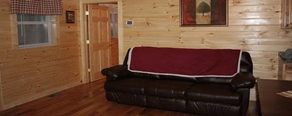 Log Cabin for 2 Guests in Hocking Hills, Hocking County, Picture 2