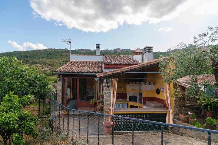 Cabaña de madera para 2 personas, con Jardín en Valencia de Alcántara