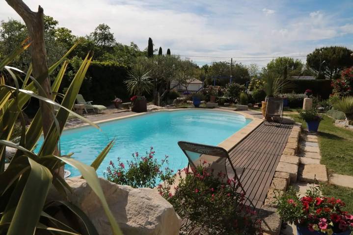 Villa pour 4 personnes, avec Terrasse ainsi que Jardin et Piscine