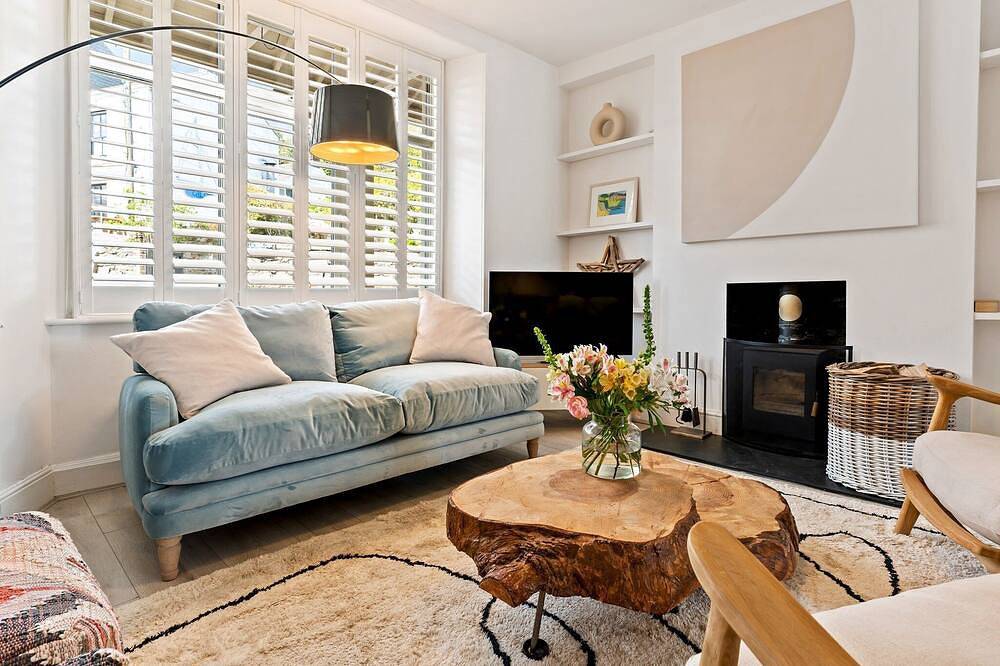 Waterside cottage with sea views & log burner in Flushing, Cornwall