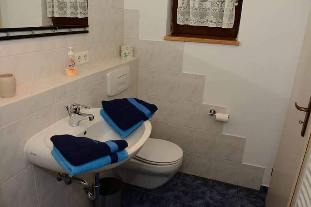 Ganze Wohnung, Gemütliches 70qm Ferienhaus, 2-stöckig, mit Vitalsauna + Lichttherapie in Dinkelsbühl, Romantische Straße